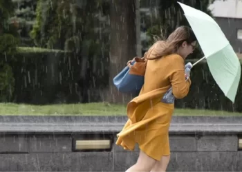 İstanbul için fırtına uyarısı: Rüzgarın hızı 75 km’ye kadar çıkacak, çatı altlarında dolaşmayın